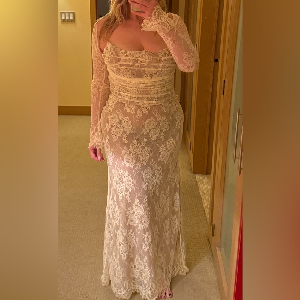 House of CB ‘Artemis’ lace dress - Picture 2 of 6